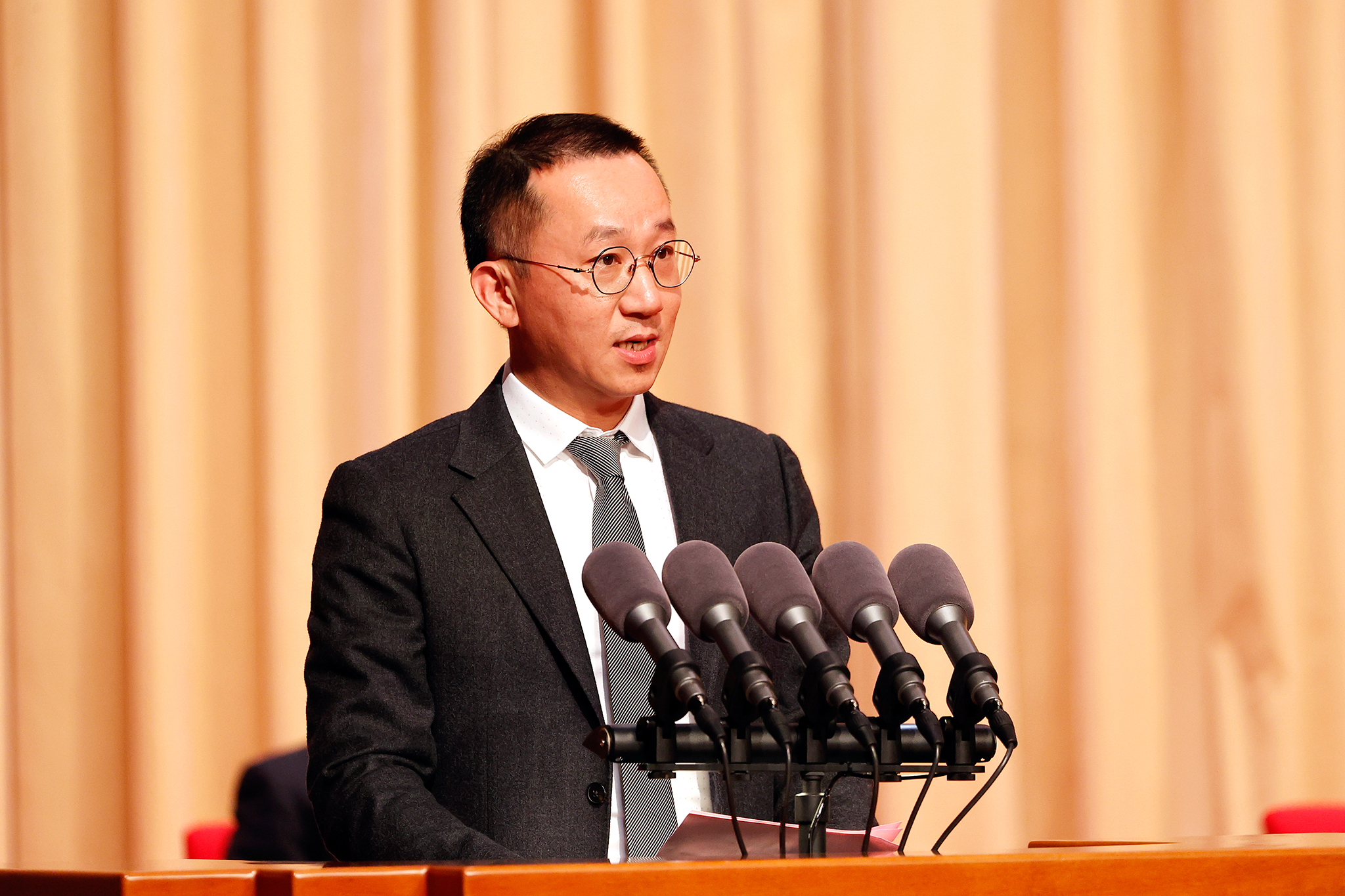 1-1--20210216泉州市民營經(jīng)濟(jì)發(fā)展動(dòng)員會(huì)-泉州晚報(bào)-陳曉東-攝.jpg